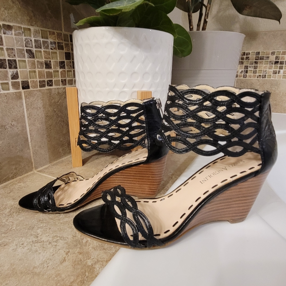 Enzo Angiolini wedge sandal. Size 4.5